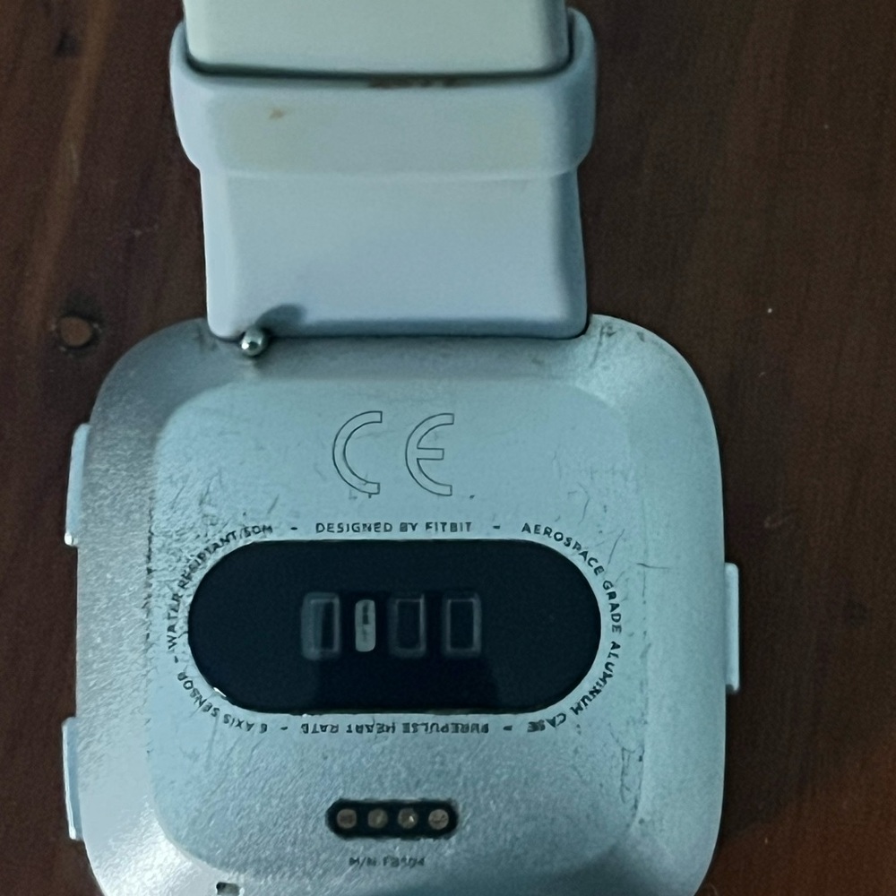Fitbit Versa Smartwatch - Picture 2 of 6